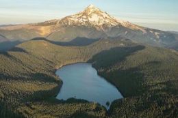Mt. Hood Private Scenic Flight from Portland, lake