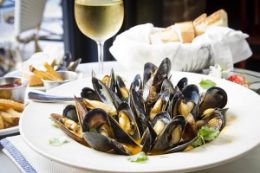 Charleston food tour Upper King Street - clams